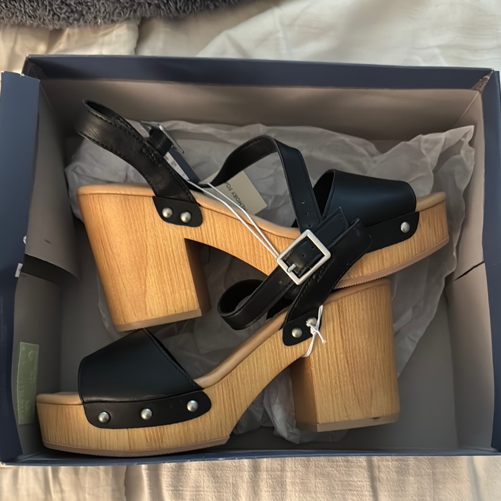 Universal Thread Black Platform Clogs